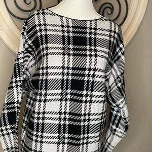 Tahari sweater. Size S. EUC.